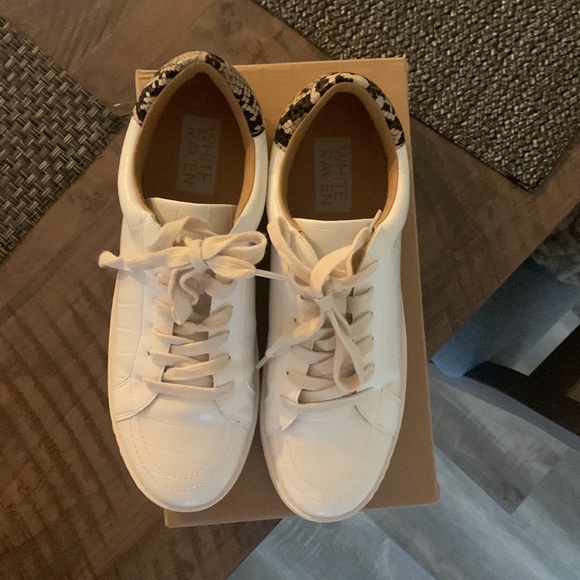 White Raven Lisette - Picture 2 of 4